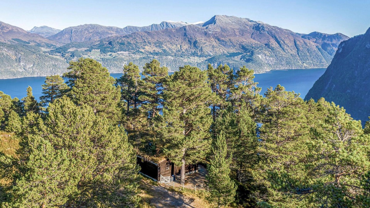 Møre og Romsdal House | Stunning home in Stranda