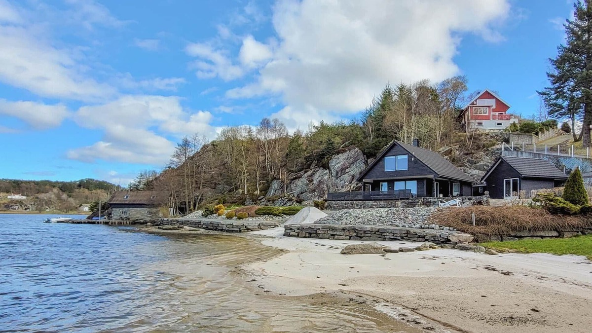 Sveio House | Stunning home in Sveio with kitchen