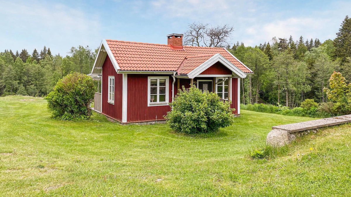 Mansarp House | Stunning home in Tranhult with kitchen