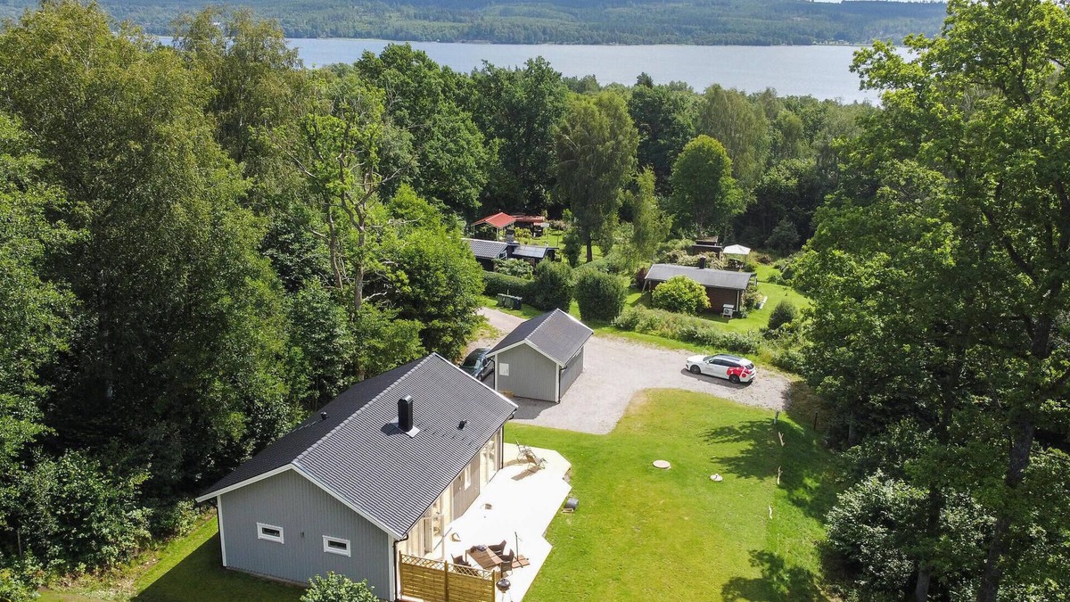 Tvarred House | Stunning home in Tvärred with kitchen