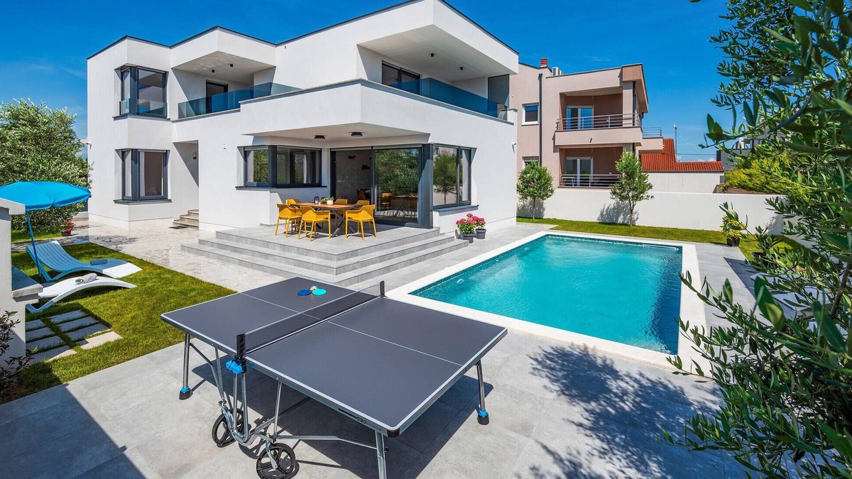 Valbandon House | Stunning home in Valbandon with WiFi