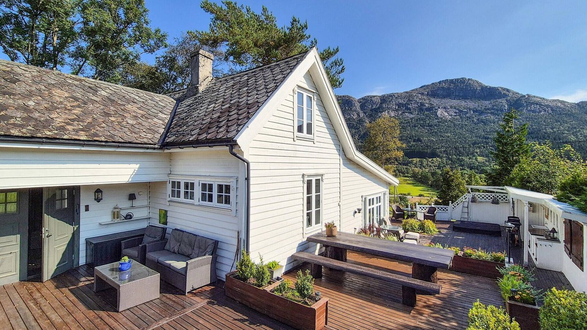 Vikebygd House | Stunning home in Vikebygd with house a mountain view