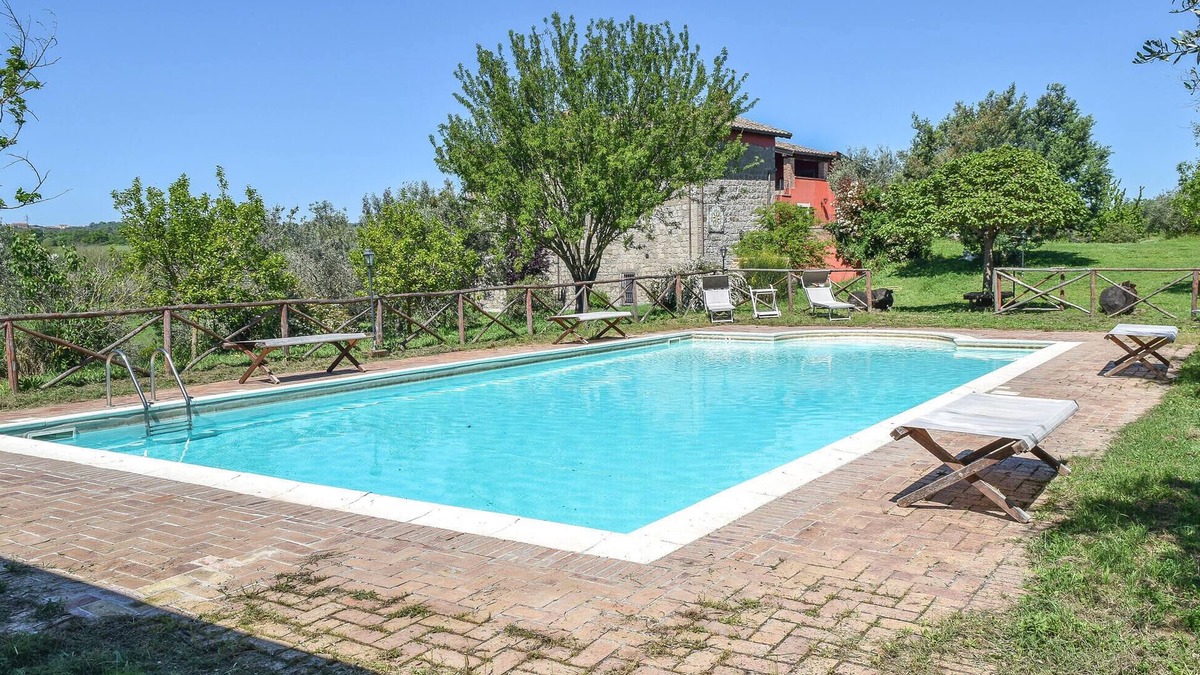 Montefiascone House | Stunning home in Montefiascone VT