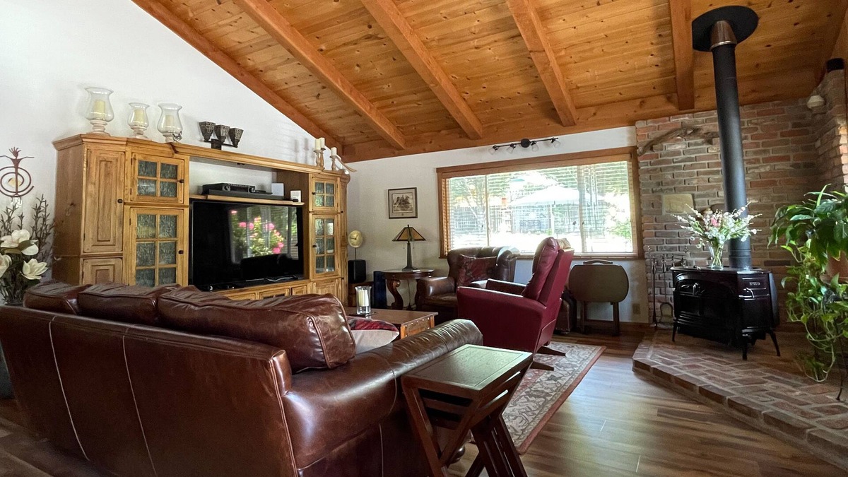 Salyer Cabin | Stunning home with private pool, hot tub, mountain views, grill & enclosed yard