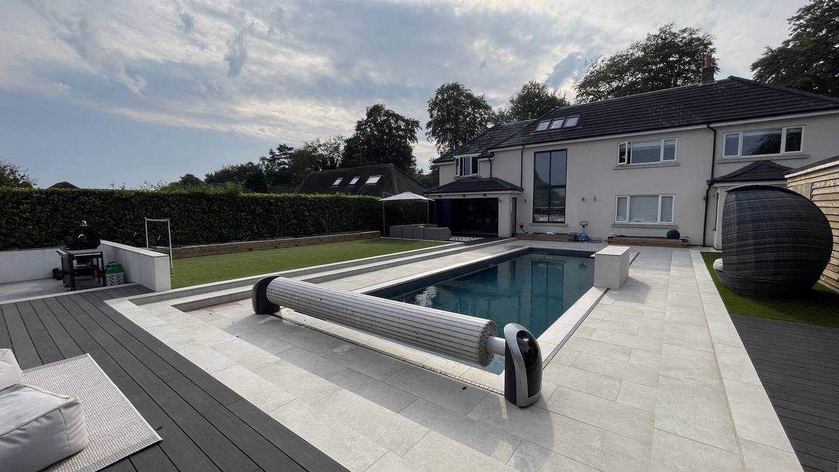North Ferriby House | Stunning House near Yorkshire Wolds with Outdoor Swimming Pool, Sauna & Fire Pit