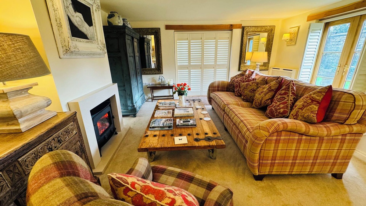 Chipping Campden Cottage | Stunning Interior Designed 2 Bedroom Cottage in the Center of Chipping Campden