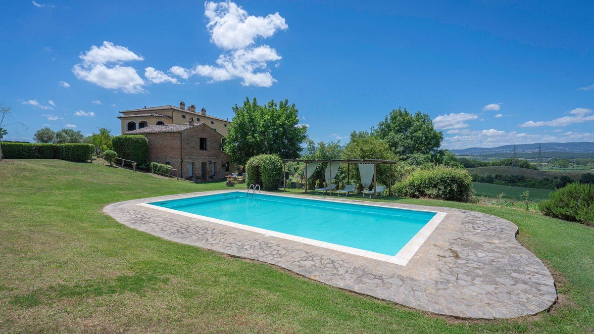 Castiglione del Lago Villa | Stunning private villa with private pool, WIFI, TV, patio and parking, close to Montepulciano