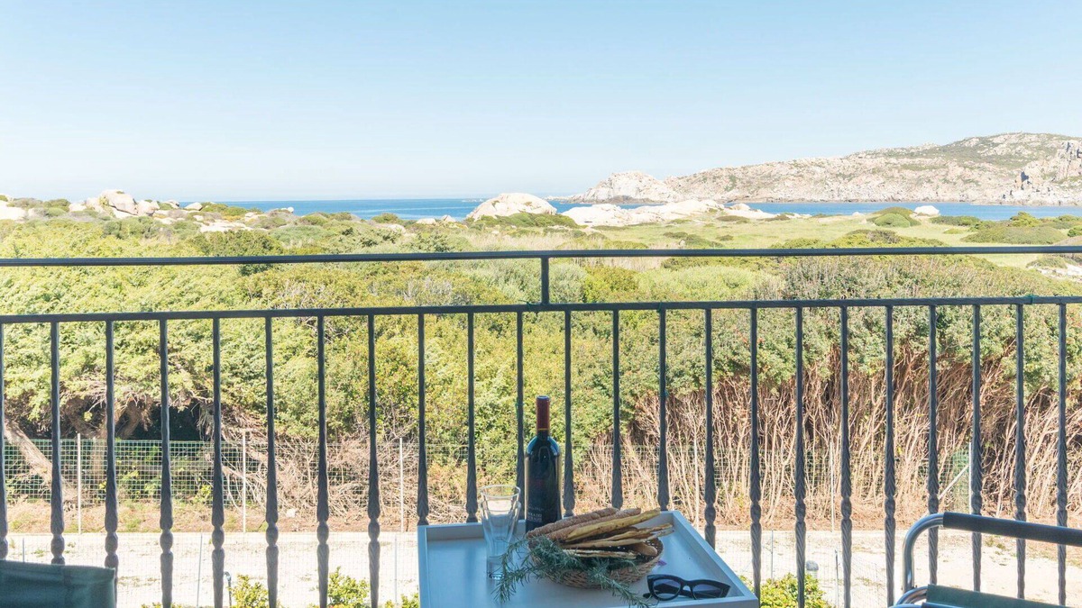 Capo Testa House | Stunning villa for 4 guests with TV, terrace and parking