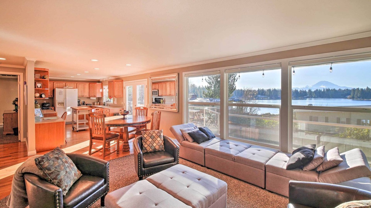 Lake Morton-Berrydale House | Stunning Kent Lake House w/Private Dock!