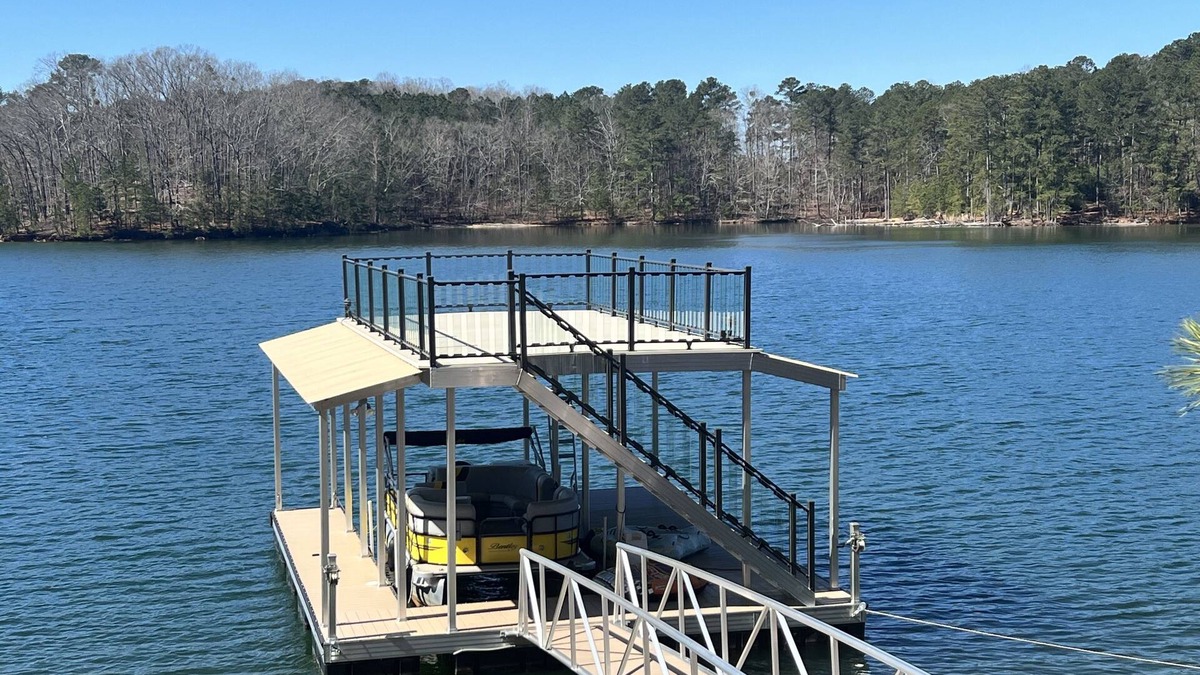Flowery Branch Ski Chalet | Stunning Lake Chalet close to Margaritaville & Aqualand