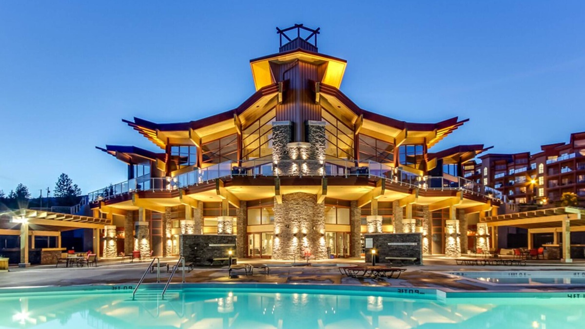 Westbank Condo | Stunning Lake View Condo