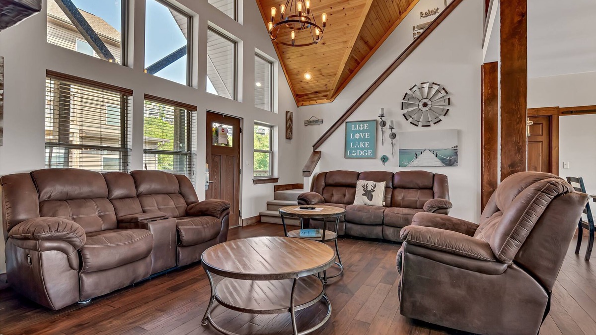 Indian Point Cottage | Stunning Lakefront Lodge on Indian Point! 5 BR, 4BA! Bring the Whole Family!