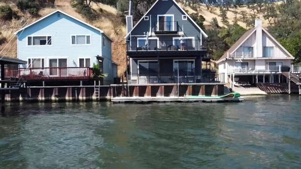 Clearlake House | Stunning Lakefront Retreat with Breathtaking Views of Mount Konocti