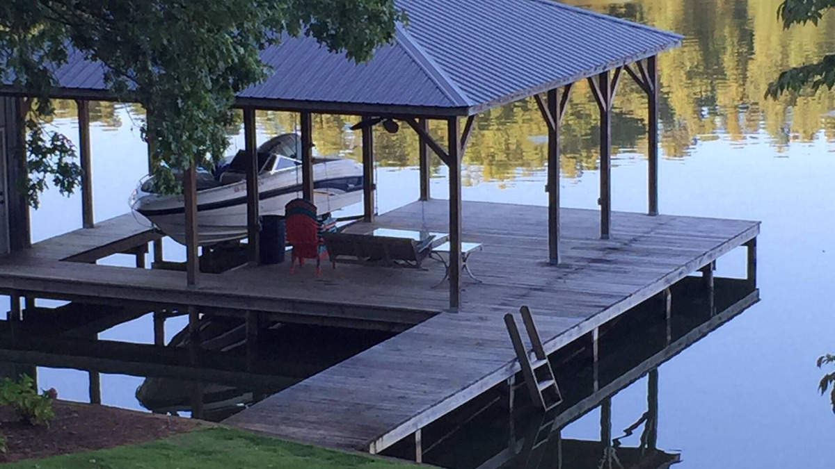 Leesburg House | Stunning Lakefront!