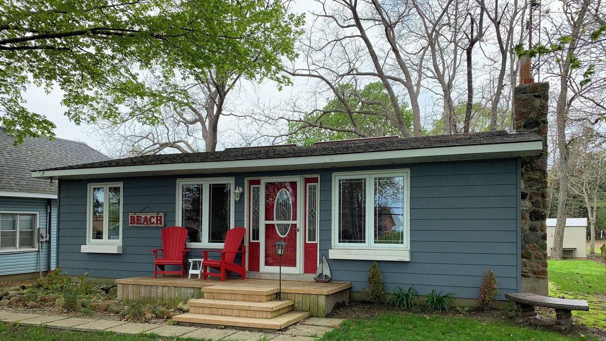 Thamesville House | Stunning Lakeview 4-Season Home/Cottage - Beach Retreat!