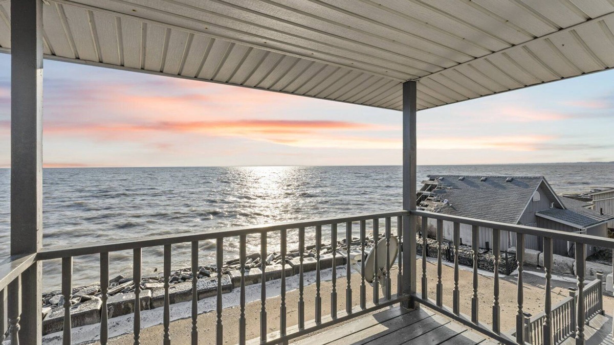 Harwich House | Stunning Lakeview cottage perfect for a getaway