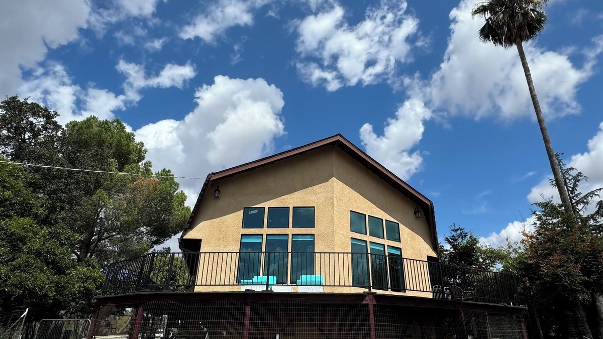 Red Bluff House | Stunning large 3-bedroom house in lovely Red Bluff with AC, WiFi