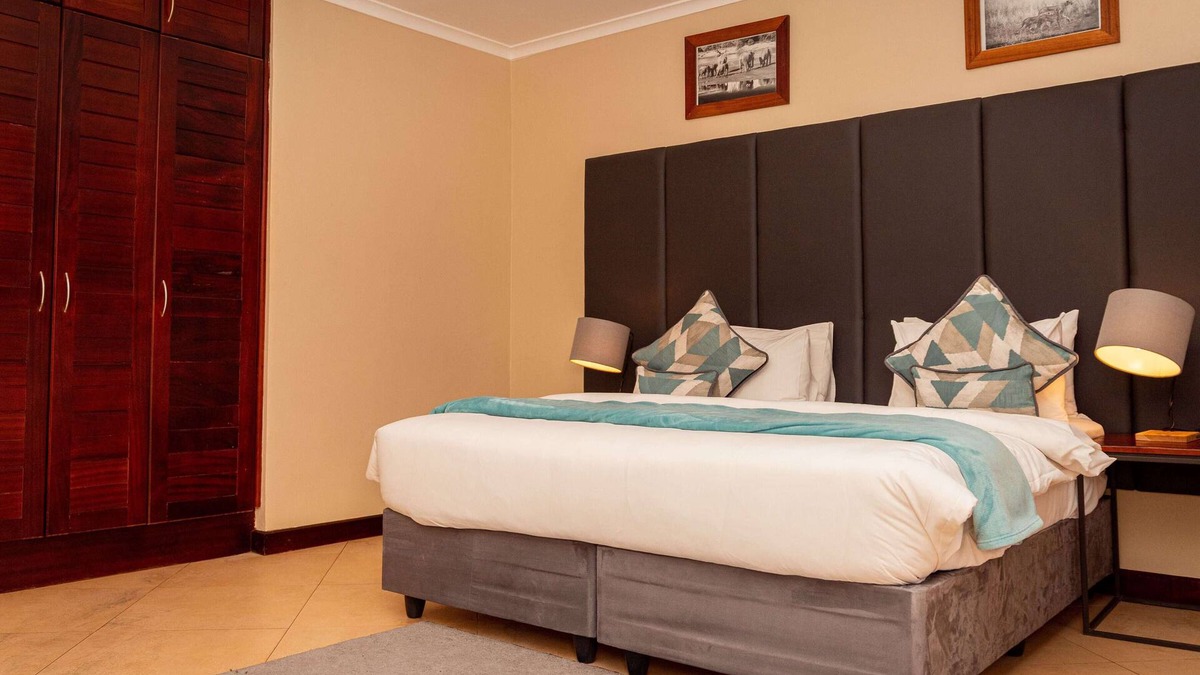Dar es Salaam Apartment | Stunning Large Grand Suite!