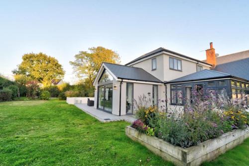 Great Leighs House | Stunning large house in Green Dunmow