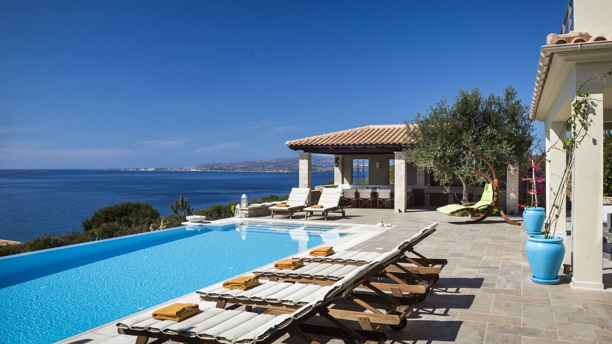 Minia House | Stunning large luxury villa with amazing sea views!