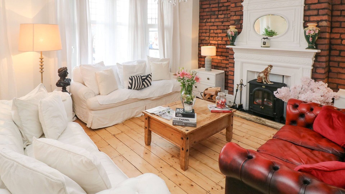 Gabalfa House | STUNNING LARGE VICTORIAN TOWNHOUSE, pet friendly in Cardiff