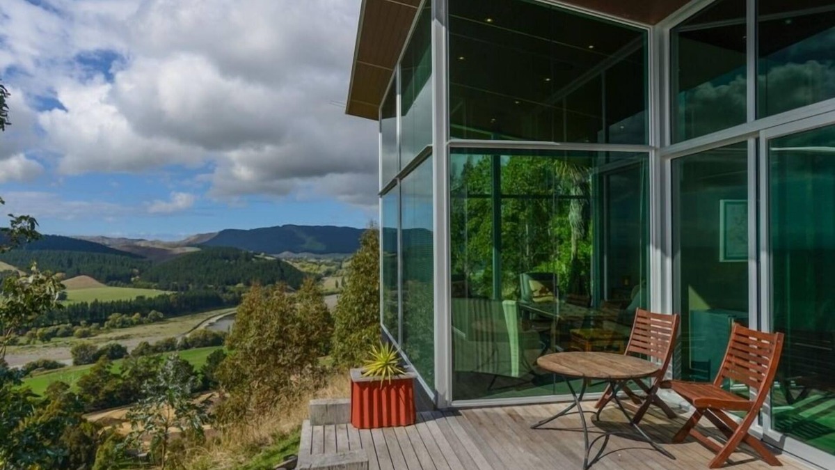 Havelock North House | Stunning location, modern luxury cottage