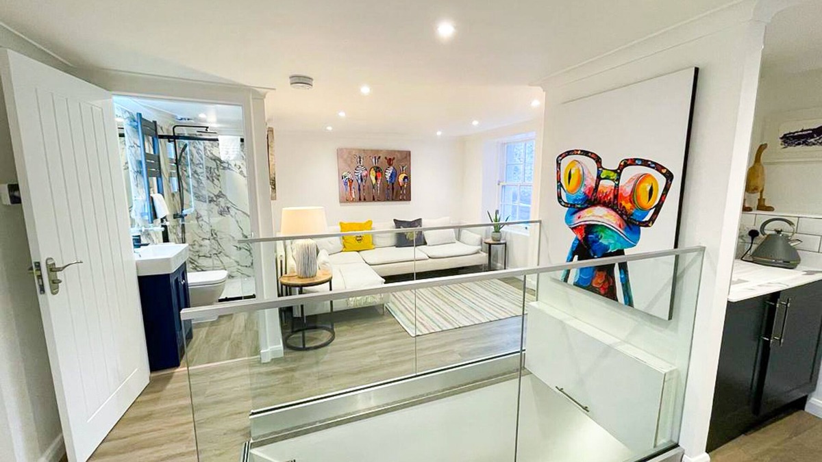 South Queensferry Apartment | Stunning Loft Apartment on High St - Bridge Views