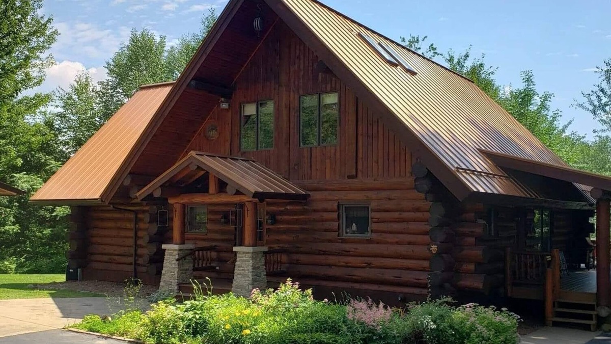 Medford Cabin | Stunning Log home in the true "Heart" of Wisconsin.