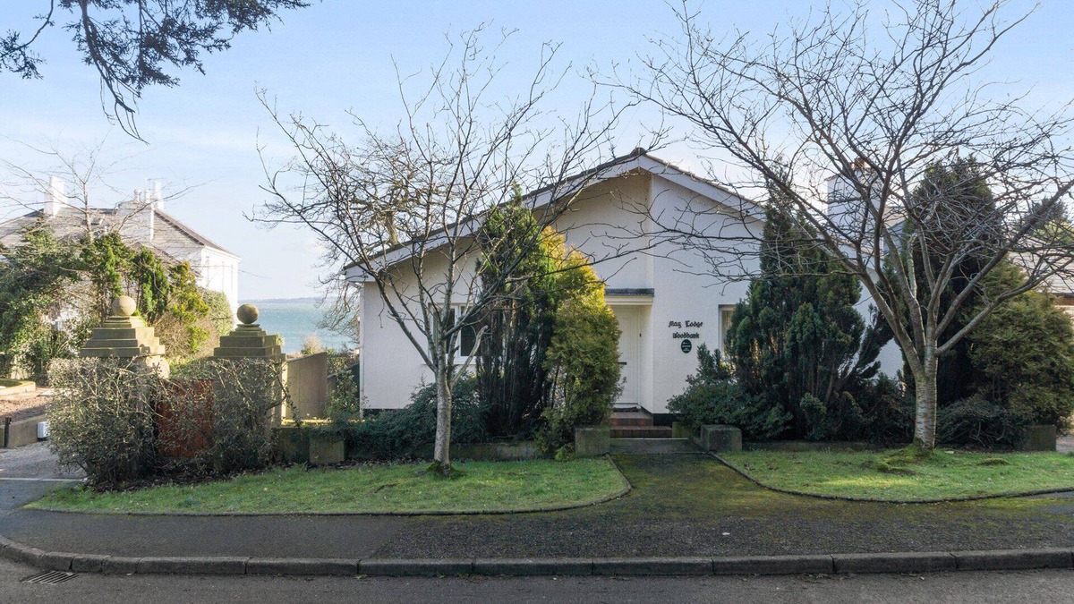 Belfast House | Stunning Luxury 5 Star SELF-CATERING Gate Lodge