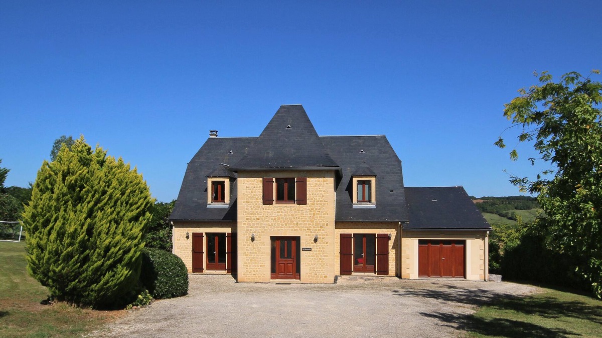 La Dornac Villa | Stunning Luxury Dordogne Villa with Heated Pool, Jacuzzi, WiFi, Sleeps 9