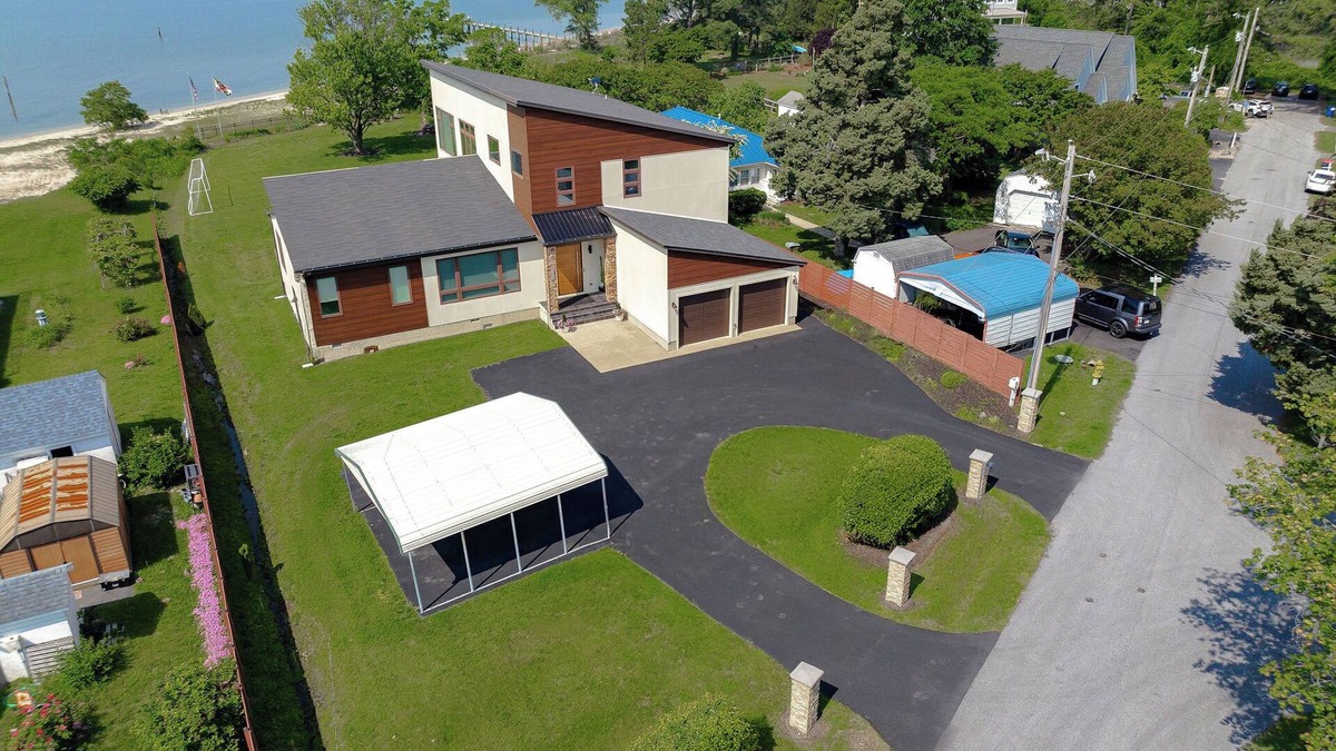 Piney Point House | Stunning luxury waterfront beach house 90 minutes from the Nations Capital.
