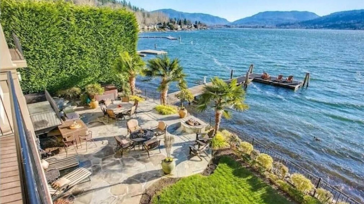 Sammamish House | Stunning Luxury Waterfront Home