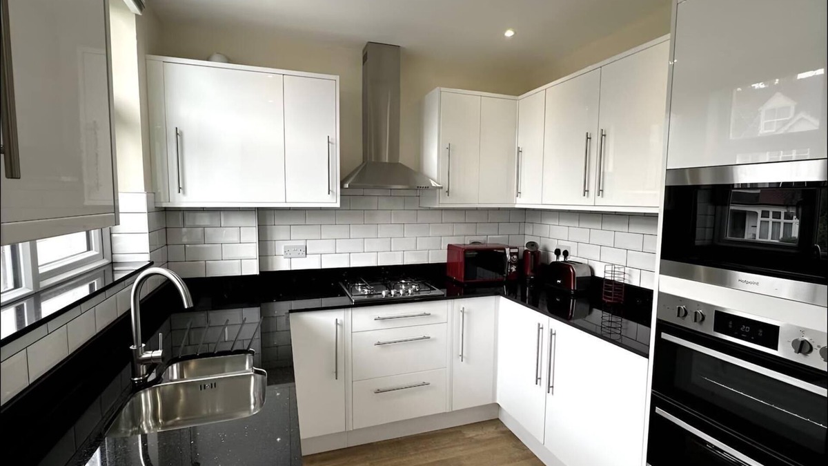 London Borough of Croydon Apartment | Stunning Mayfield Apartment