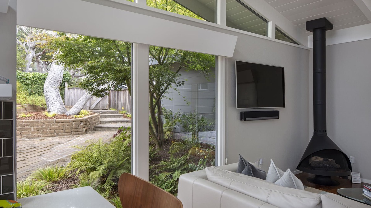 Southeast Carmel House | Stunning mid-century modern home in Carmel-by-the-Sea