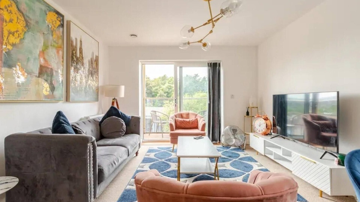 Wainscot Apartment | Stunning Modern Apartment in Rochester, England