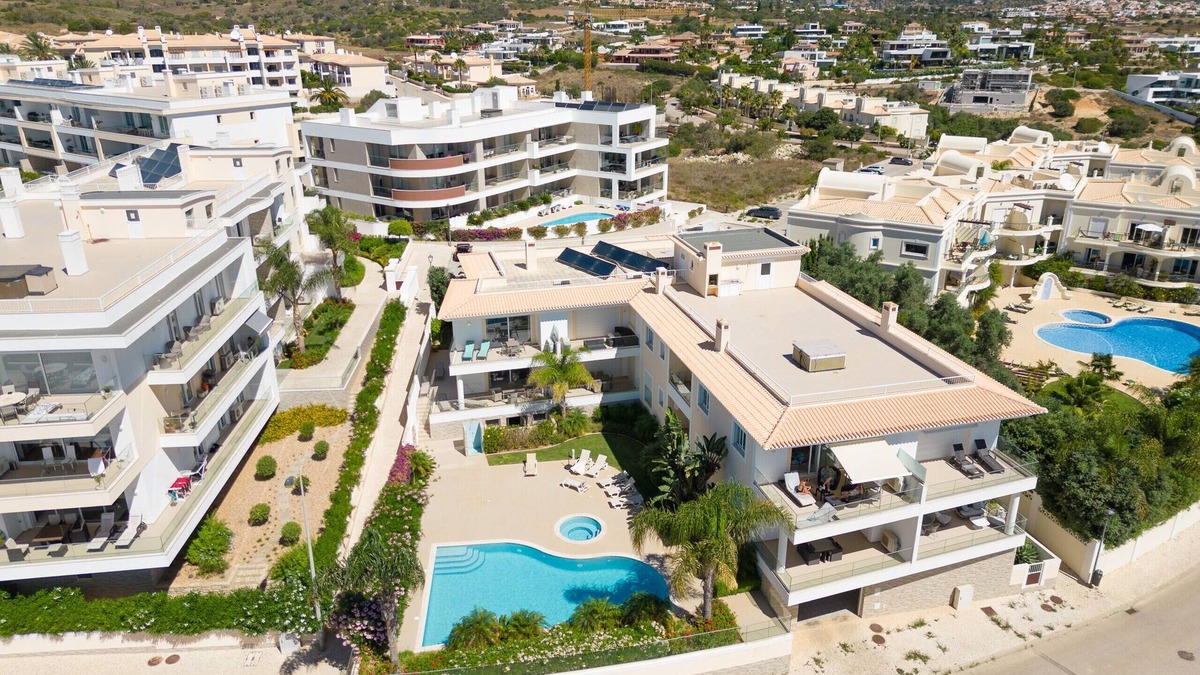 Porto de Mos Apartment | Stunning modern apartment [85]