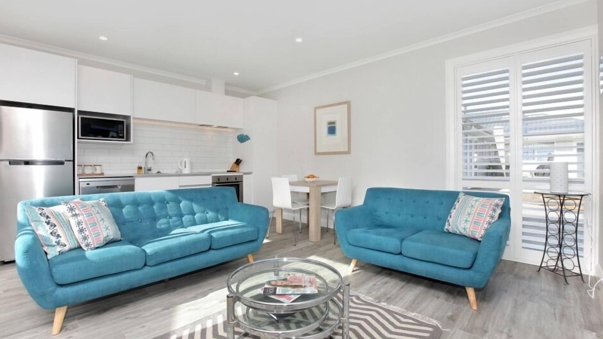 Arkles Bay Apartment | Stunning modern beachfront apartment