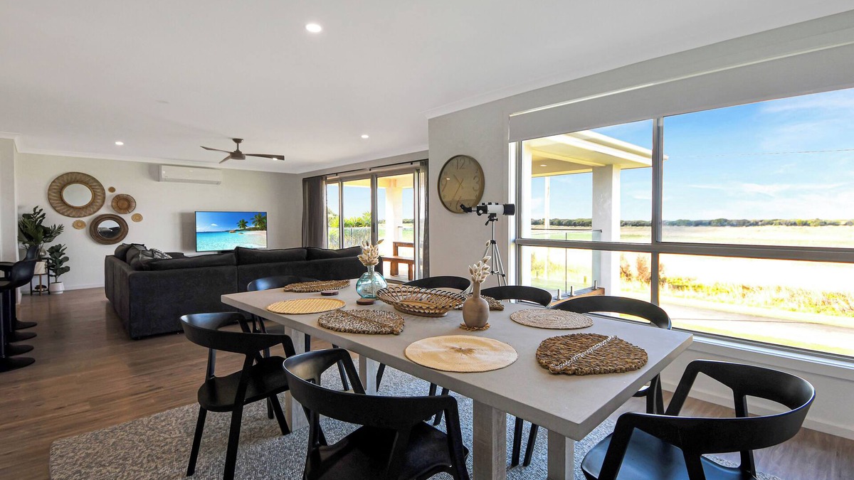 Narrawong Apartment | Stunning modern beach house