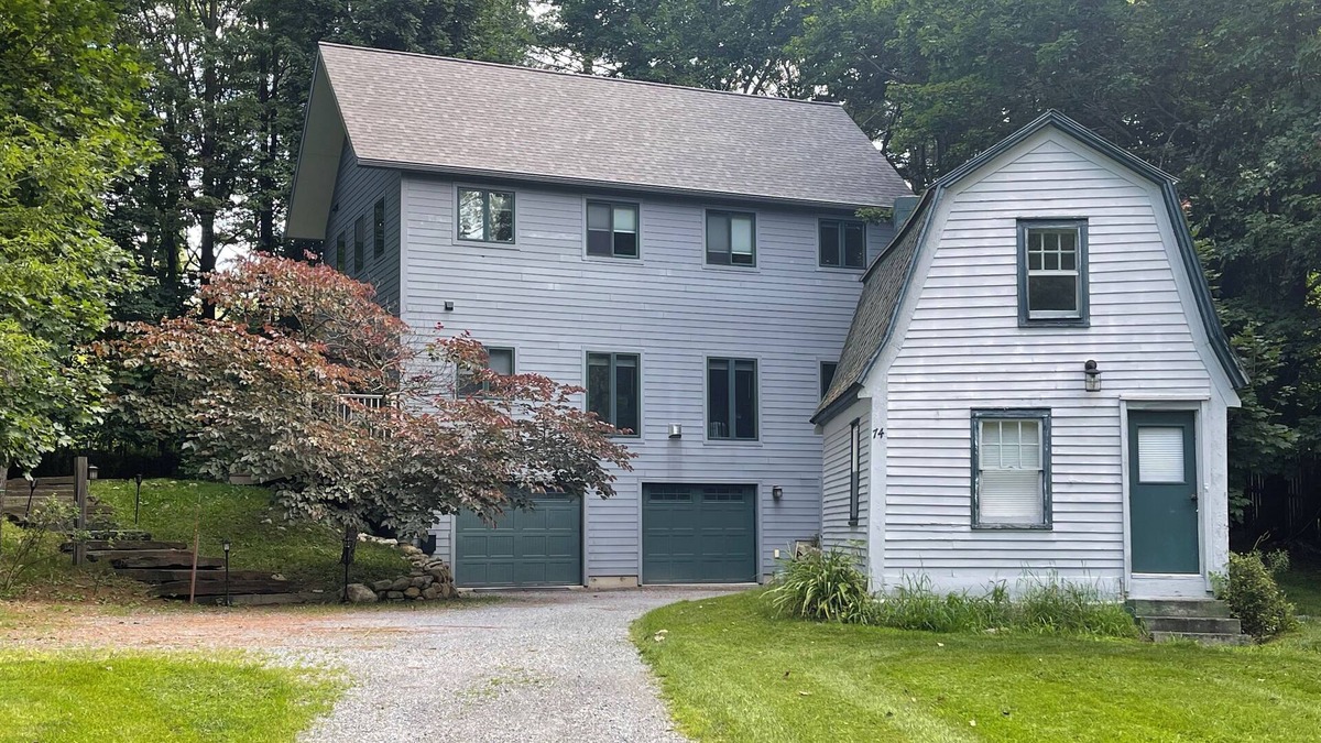 Williamstown House | Stunning Modern Home - For Your Graduation Celebration