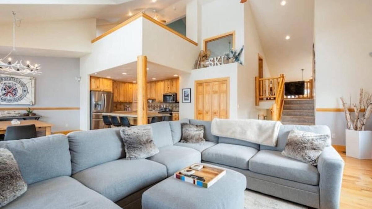 Pole Creek House | Stunning Modern Mountain Retreat with Private Hot Tub