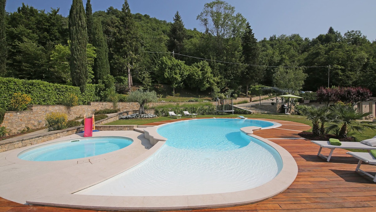 Salo Villa | Stunning Modern Villa Shared Infinity Pool, Big garden, Fantastic lake view,AC,