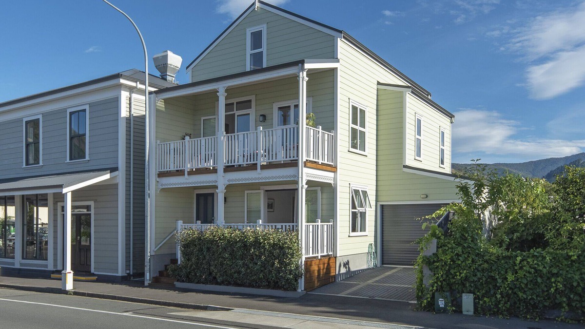 Nelson House | Stunning, modern yet characterful city-fringe townhouse in the heart of The Wood