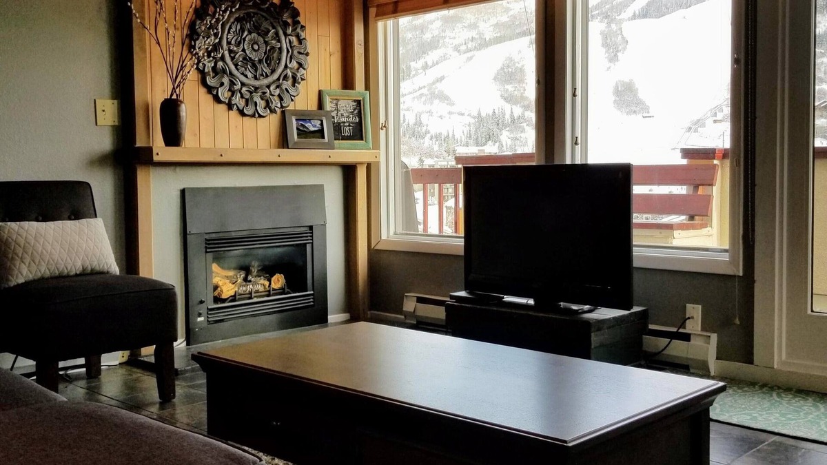 Steamboat Springs Condo | Stunning mountain views with great ski access!