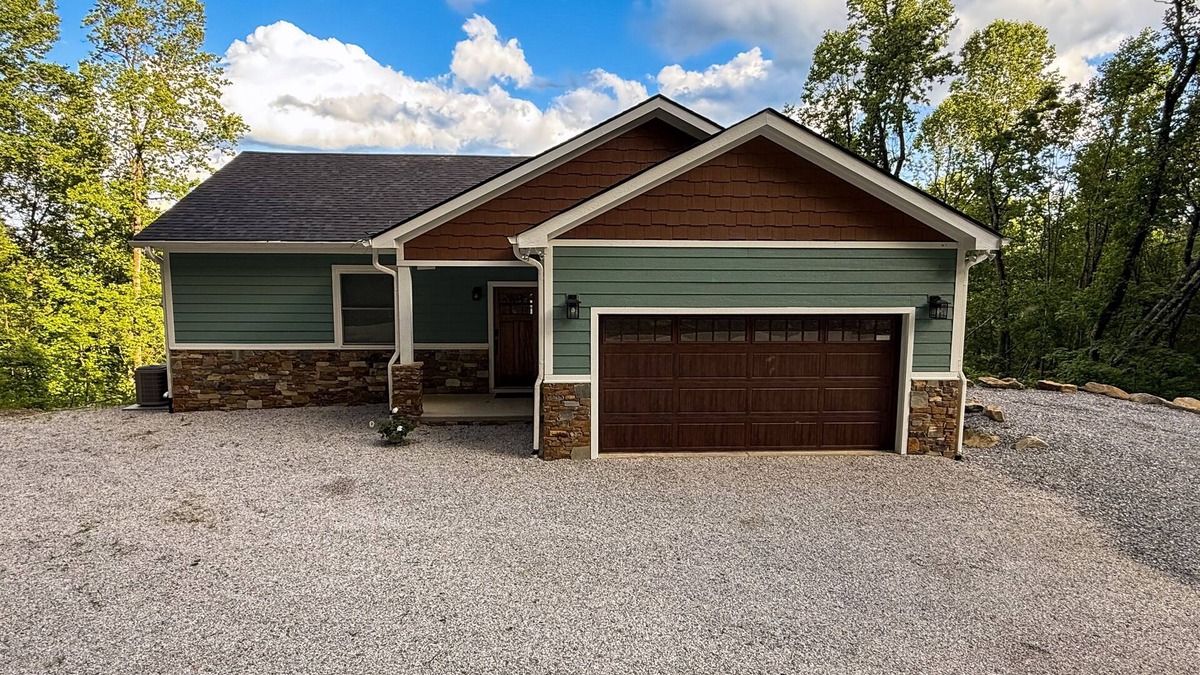 Marion Apartment | Stunning mountain view home in Little Switzerland with large viewing deck