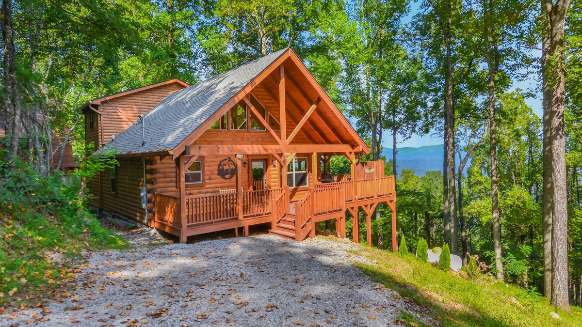 Walnut Mountain Cabin | Stunning Mountain View With Hot tub & Game Room. Indoor/Outdoor Fireplace