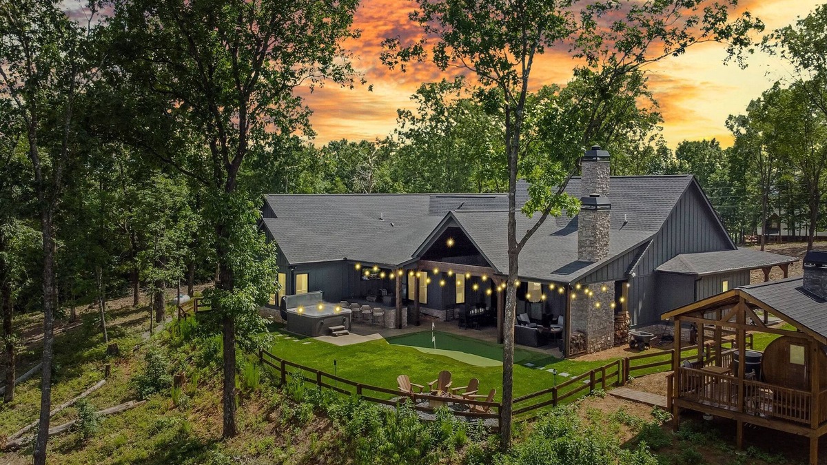 Ranger Cabin | Stunning Mtn Views + Hot Tub + Sauna + Game Room