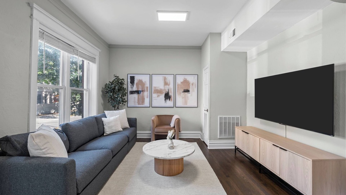 Lakewood-Balmoral Apartment | Stunning New Renovation 1BR/1BA in Andersonville