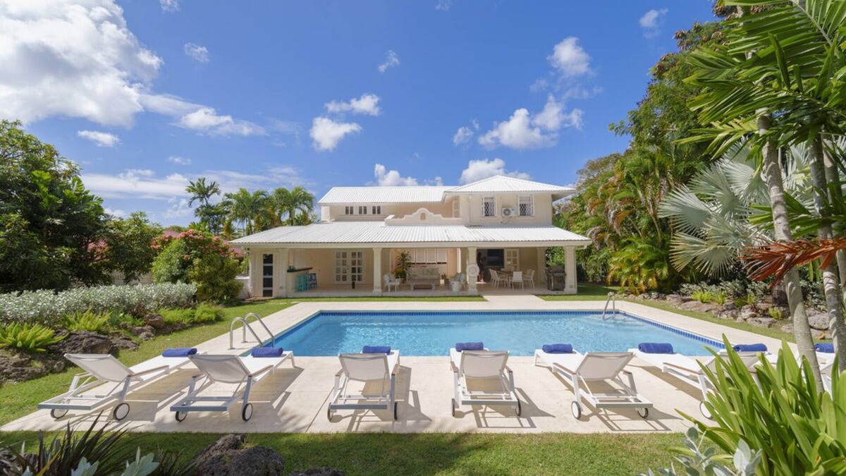 Gibbes House | Stunning New Villa 2 Mins to Beach - Coral House