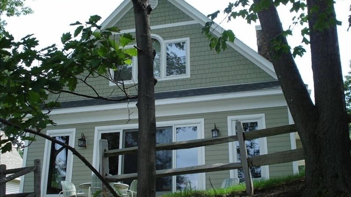 Niverville House | Stunning Newer Lakefront Home Near Berkshires wGourmet Kitchen