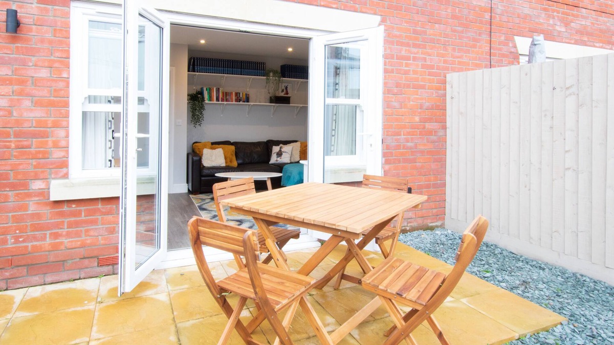 Harwich House | Stunning newly built harbourside 3-bed property-3 mins walk from beach and pier